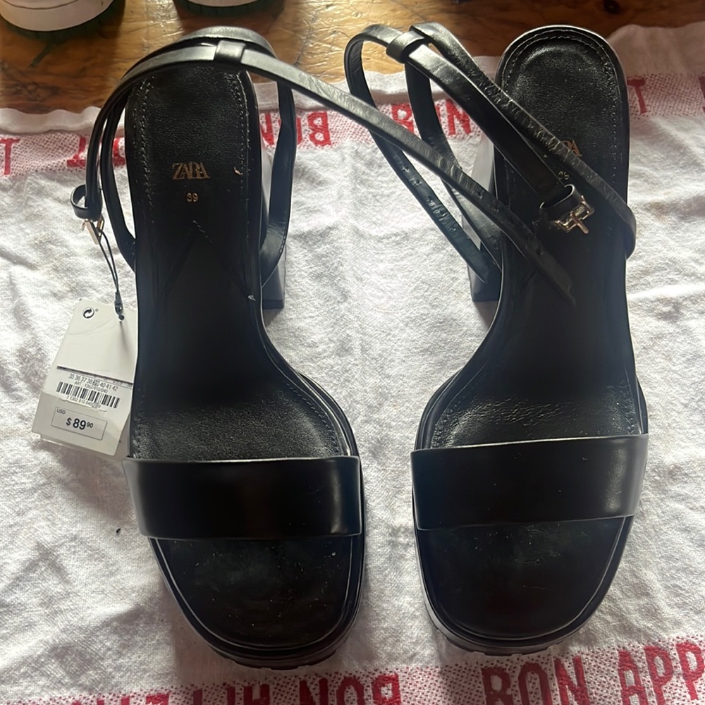 Chunky Zara Platform heel (Spring 2022)- never worn!